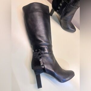 MARINO FABIANI MADE IN ITALY LEATHER Sleek Black Heeled Boots with Chain Detail